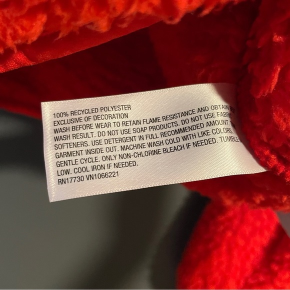 NWT Wondershop Red 1/4 Zip Sherpa Pull-Over, size medium, soft and cozy! - Picture 4 of 6